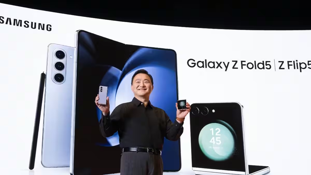 Samsung Mobile Head Sees Foldables Mainstreaming