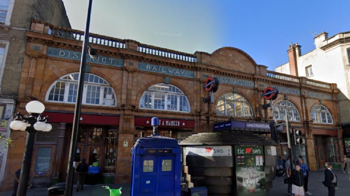 Earls Court Accident, Underground station incident, Person dies 1 Earls Court Station Incident