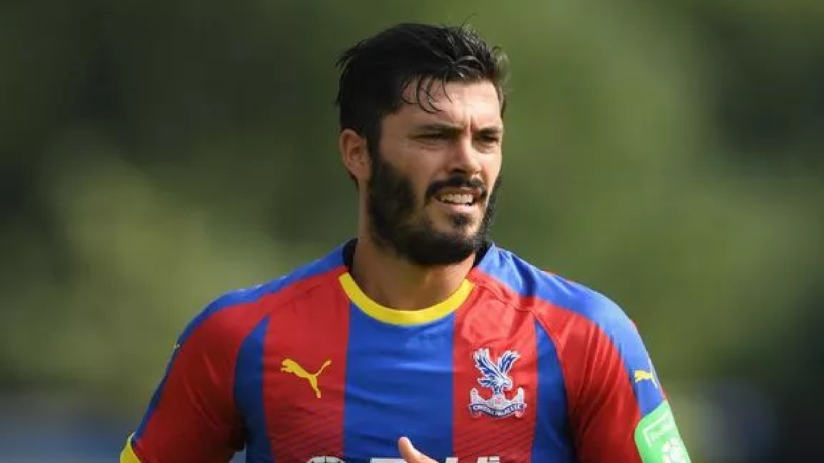 James Tomkins