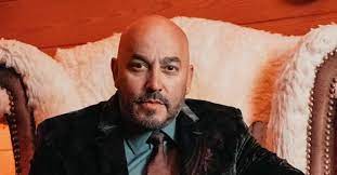 Is Lupillo Rivera Gay Or Straight